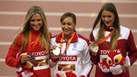 2015. gada pasaules čempionāta pjedestāls: Brianna Teisena-Ītone, Džesika Enisa-Hila, Laura Ikauniece-Admidiņa
Foto: AP/Scanpix