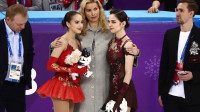 Daiļslidošanas superzvaigznes - Alīna Zagitova, trenere Eteri Tutberidze, Jevgeņija Medvedeva
Foto: Valērijs Šarifuļins, tass.ru