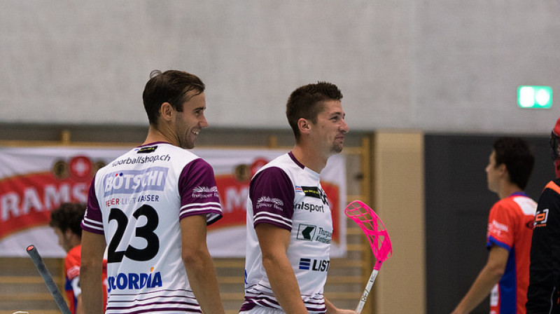 Andris Rajeckis sezonas pirmajā spēlē izcēlies ar rezultatīvu piespēli
Foto: Floorball Thurgau