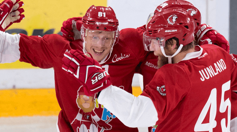 Ronalds Ķēniņš (pa kreisi). Foto: lausannehc.ch