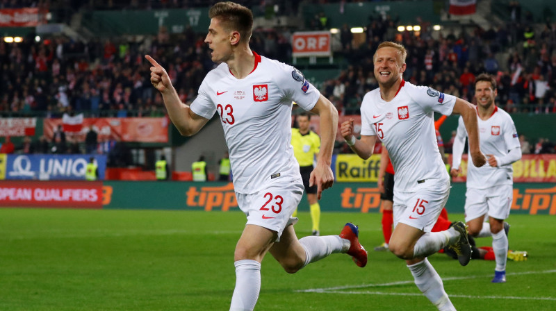 Polijas izlases uzbrucējs Kšištofs Pjonteks svin vārtu guvumu. Foto: Leonhard Foeger/Reuters/Scanpix