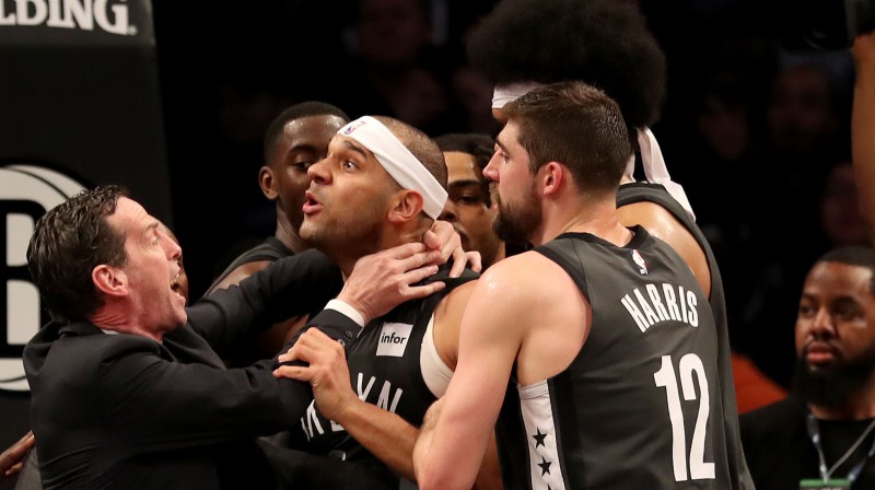 Bruklinas "Nets" cenšas nomierināt Džeredu Dadliju. Foto: AFP/Scanpix