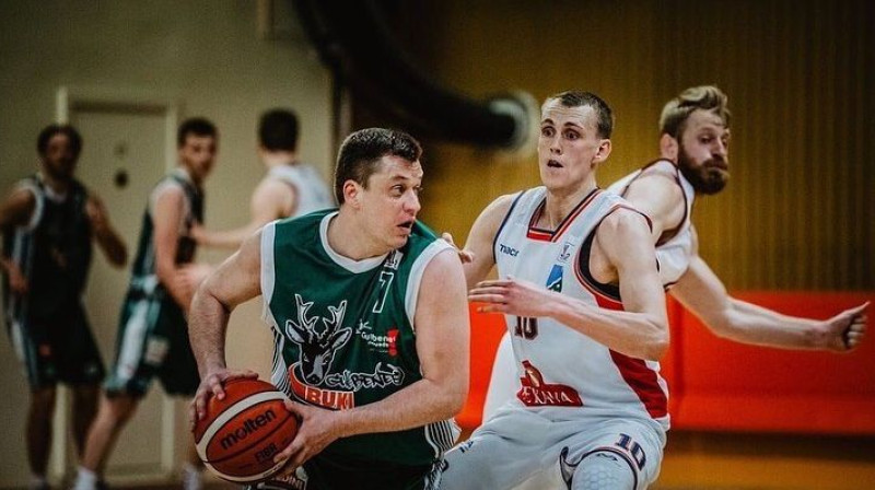 Raimonds Gabrāns un Nauris Mizis. Foto: Latvijas Basketbola Savienība