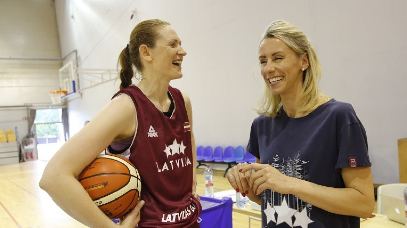Aija Brumermane un Gunta Baško 2019. gada 20. maijā. Foto: Oksana Džadana, f64
