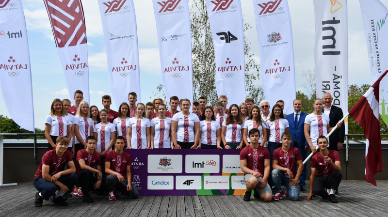 Latvijas sportisti Eiropas Jaunatnes olimpiādes prezentācijas pasākumā. Foto: Latvijas Olimpiskā komiteja