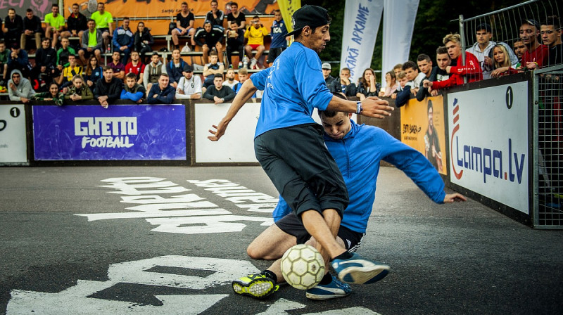 "Ghetto Football" trīs pret trīs futbols Grīziņkalnā.
Publicitātes foto
