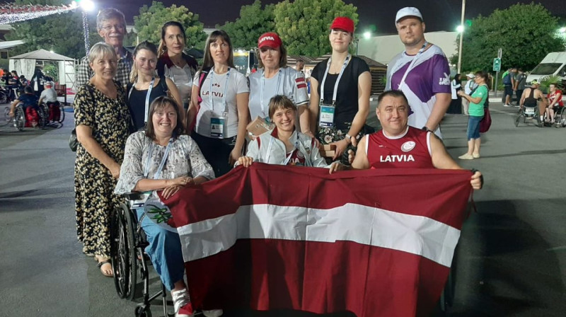 Latvijas paravieglatlēti Dubaijā. Foto: Daiga Dadzīte