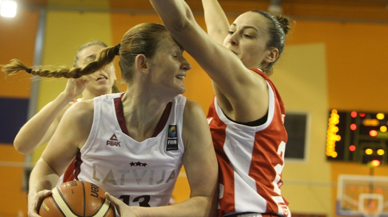 Aija Klakocka spēlē pret Horvātiju. Foto: Oksana Džadana, f64