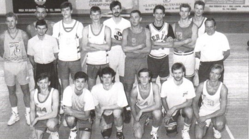 Latvijas basketbola valstsvienība 1993. gadā. Foto no grāmatas "Basketbols latviešu gaumē"