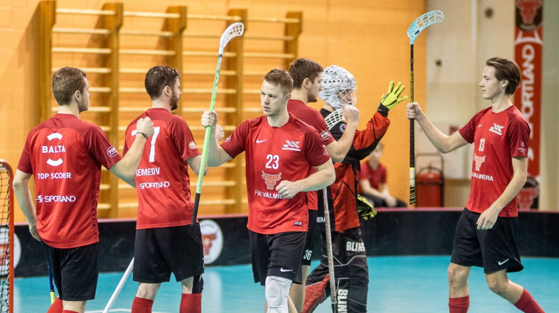 "FBK Valmiera" turpina cīņu par izslēgšanas turnīru
Foto: Floorball.lv