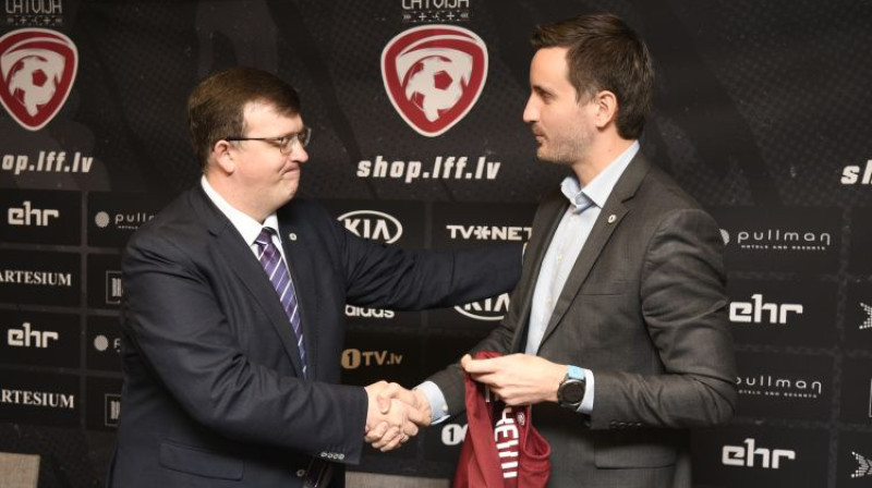 Dainis Kazakevičs un Edgars Pukinsks. Foto: Romāns Kokšarovs/F64