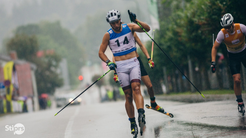 Raimo Vīgants finišē Petera Nurtuga stilā. Foto: Stiprsfoto