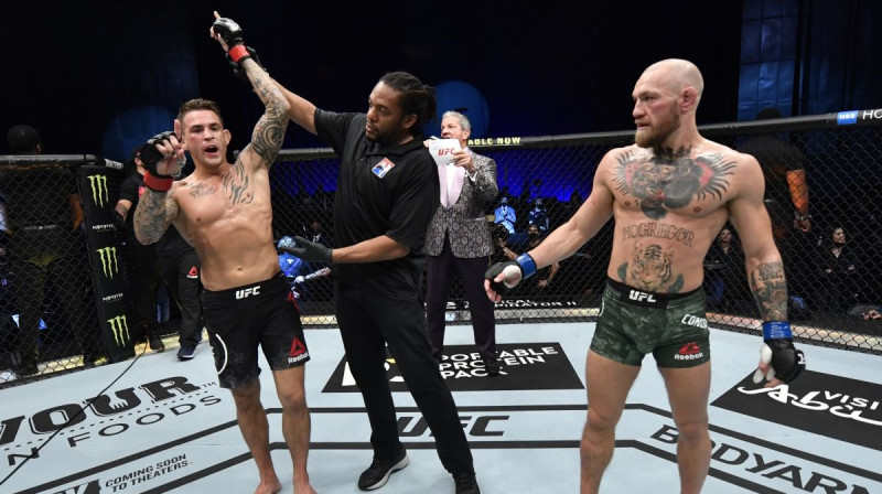 Galvenais tiesnesis Herbs Dīns pasludina Dastina Porjē uzvaru pār Konoru Makgregoru. Foto: USA TODAY Sports/Scanpix