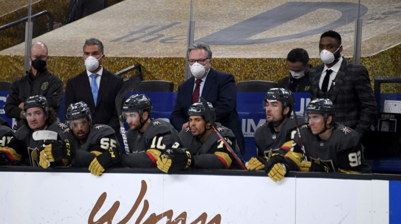 Kellijs Makrimons (vidū) vada spēli. Foto: AFP/Scanpix