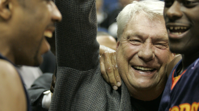 Goldensteitas "Warriors" galvenais treneris Dons Nelsons
Foto: AP/Scanpix