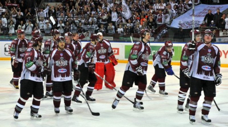 "Dinamo" hokejisti
Foto: Romualds Vambuts, Sportacentrs.com