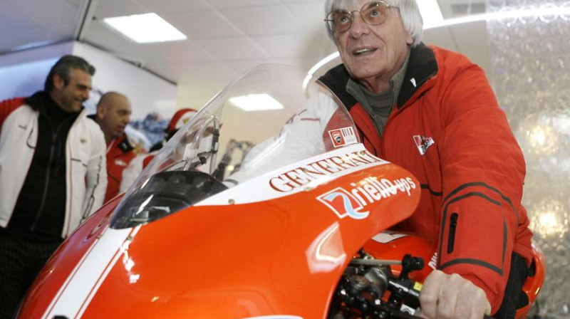 Bernijs Eklstons "Wrooom, F1 and MotoGP Press Ski Meeting" "Ducati" un "Ferrari" komandas pasākumā
Foto: AFP/Scanpix