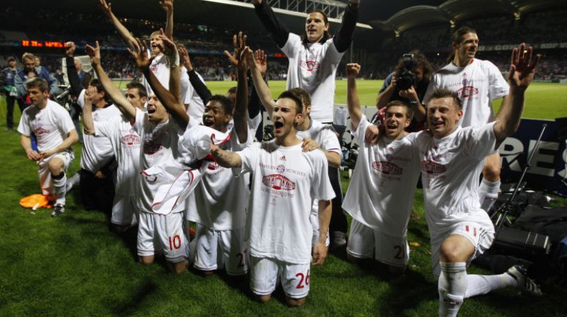 "Bayern" spēlētāji ar īpašajiem krekliņiem
Foto: AP / AFP / Scanpix