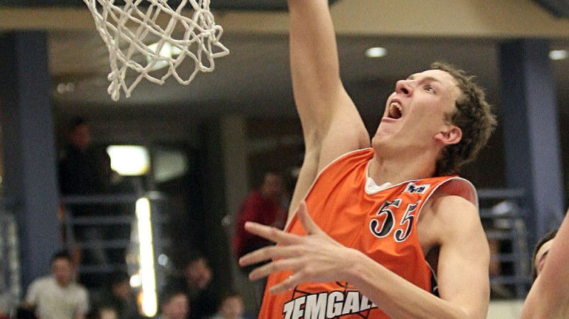 Vienu no Jelgavas labākajiem basketbolistiem - Jēkabu Rozīti mēs visticamāk jaunajā klubā neredzēsim.

Foto: Ivars Veiliņš, jelgavasvestnesis.lv