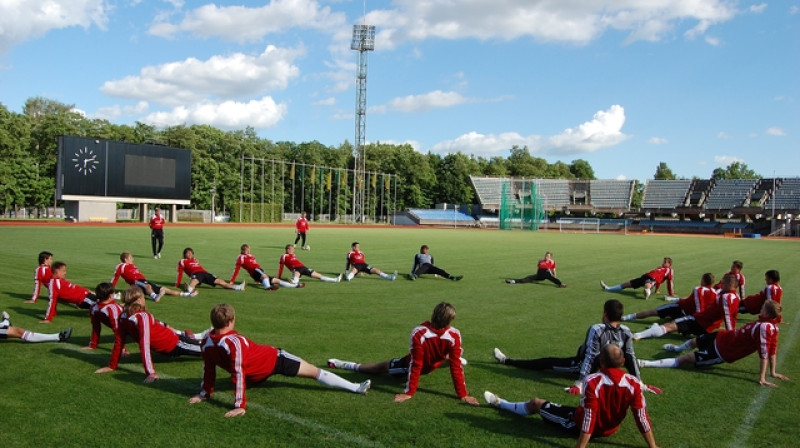 Latvijas futbola izlase šobrīd Eiropā ir tik zemu, ka tālāk vairs nav kur atkāpties. 43. vietā... 
 Foto: www.lff.lv