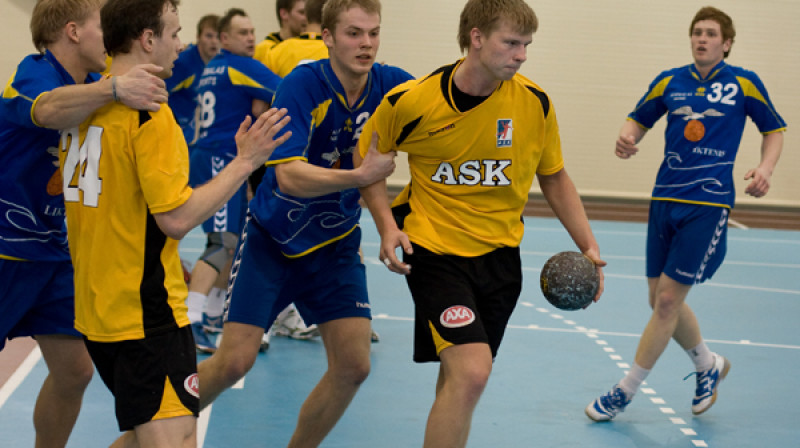 Edvīns Latkovskis cīņā ar Kasparu Nagli
Foto: skjs.lv