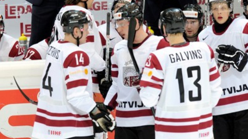 Latvijas izlases hokejisti. 
Foto: Romāns Kokšarovs, Sporta Avīze, f64