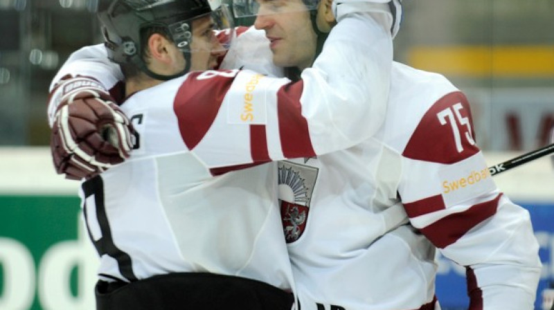 Olimpiskais hokeja turnīrs prasīs spēkus, taču - vai tas patiešām izšķirs Rīgas Dinamo vietu Gagarina kausa izcīņā?

Foto: Romāns Kokšarovs, Sporta Avīze, f64