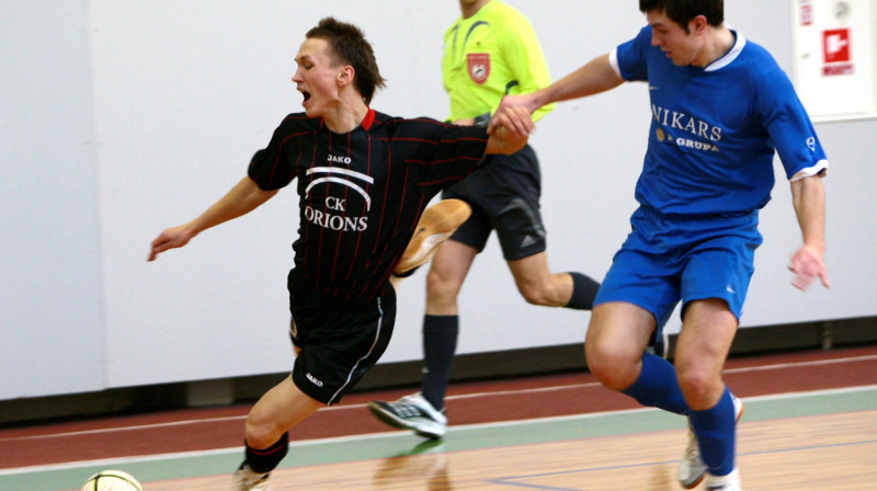 Epizode starp "Orions" (pa kreisi) un "Nikars" futbolistiem
Foto: Ritvars Raits