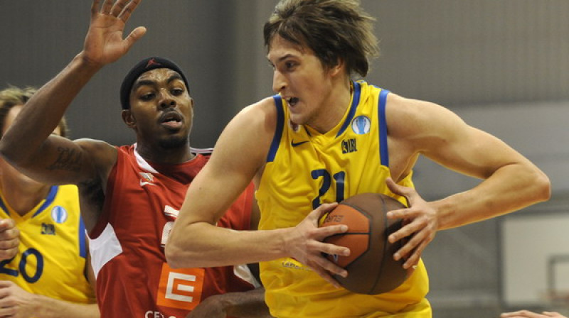 Foto: BK Ventspils basketbolisti Valmierā prata izcīnīt uzvaru, lai gan lielāko daļu mača atradās iedzinējos.
 Foto: Romāns Kokšarovs, Sporta Avīze.