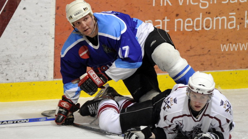 ''Ozolnieki/Monarch'' pavasarī vienu reizi ''iekoda''  "Dinamo/Juniors" un būs arī šā čempionāta favorīti. 

Foto: Romāns Kokšarovs, Sporta Avīze/F64.