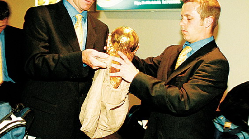 Pirms desmit gadiem Pasaules kausu varēja apskatīt arī Latvijā

 Foto: Romāns Kokšarovs, Sporta Avīze.