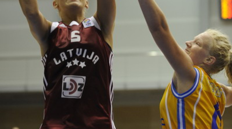 Sabīnei Niedolai šovakar jāgūst tikai divi punkti, lai rezultatīvāko spēlētāju sarakstā apsteigtu Aneti Jēkabsoni
Foto: Romāns Kokšarovs, Sporta Avīze/F64.
