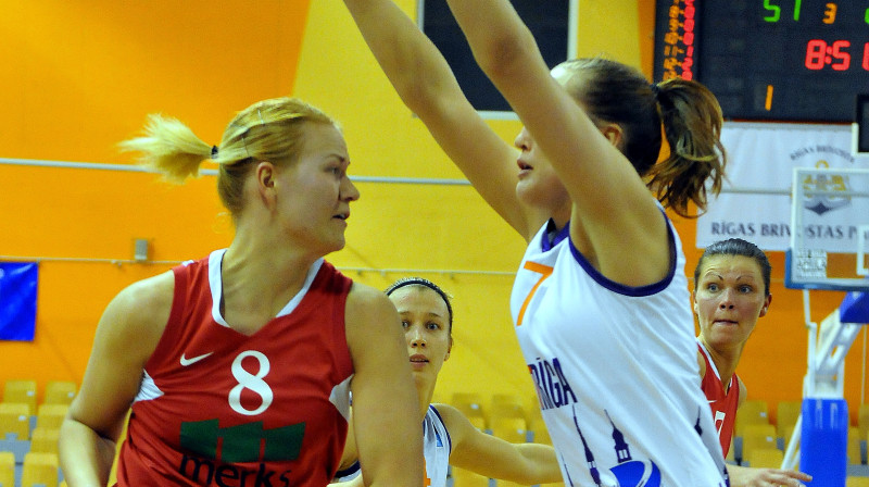Daina Lazdeniece un Karlīne Nīmane
Foto: Romualds Vambuts