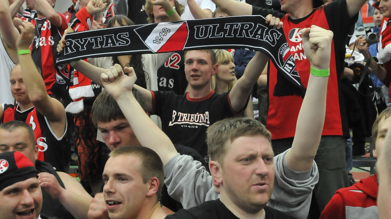 ''Lietuvos Rytas'' fani
Foto: Romualds Vambuts, Sportacentrs.com