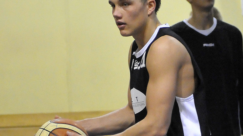 Kristaps Brigmanis savas komandas uzvaru kaldināja ar 28 punktiem un 11 atlēcošajām bumbām
Rīdzene/Barons; Bilžu arhīvs