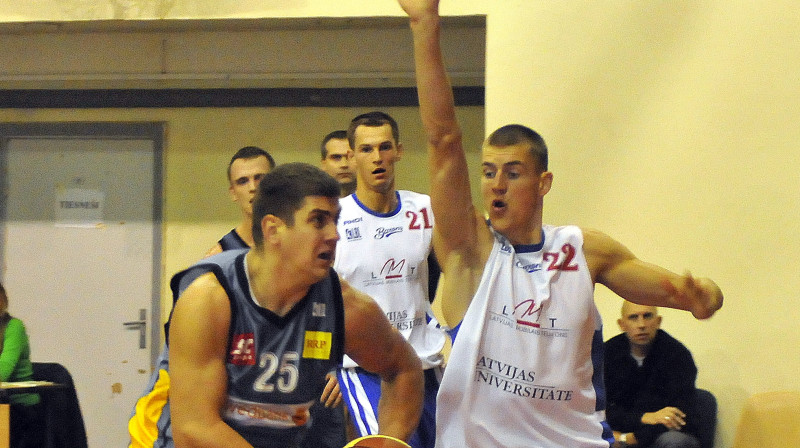 BK "Saldus" līdera Jāņa Līcīša 27 gūtie punkti ļāva izcīnīt 4. uzvaru turnīrā, pārspējot "Dārznieks/Cēsis" vienību
Foto: Romualds Vambuts, Sportacentrs.com