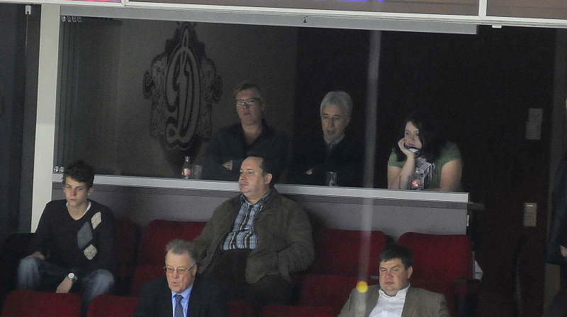 Izrādās, ka būt par akcionāru ir ne tikai patīkami, bet arī atbildīgi. 
Foto: Romualds Vambuts, Sportacentrs.com