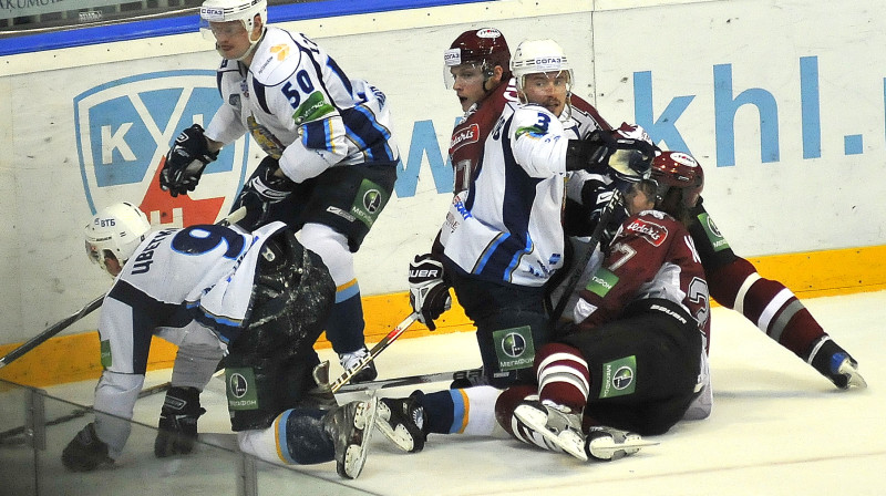 "Dinamo" pret "MVD"
Foto: Romualds Vambuts, Sportacentrs.com