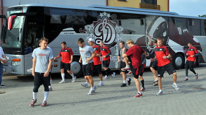 Tas, ko neredz līdzjutējs...
Foto: Romualds Vambuts, Sportacentrs.com