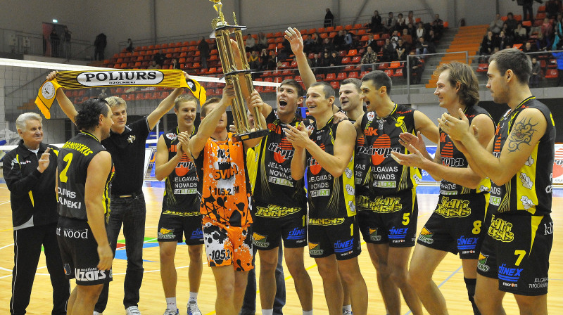 Pirms gada kausu ieguva "Poliurs/Ozolnieki" komandas volejbolisti
Foto: Romualds Vambuts