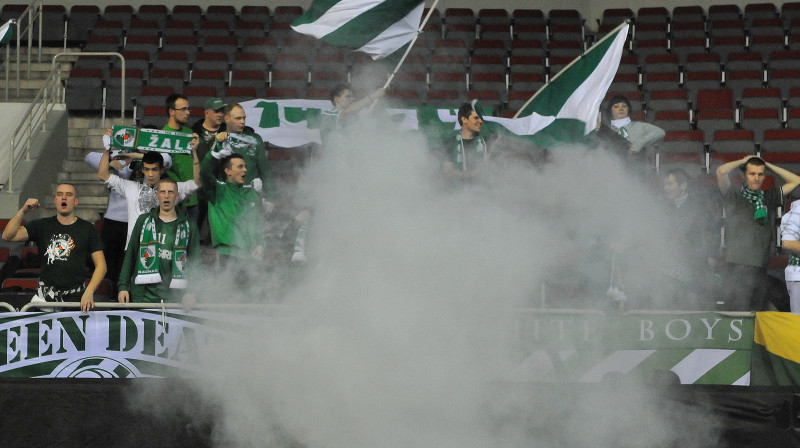 "Žalgiris" fani Rīgā. Foto: Romualds Vambuts, Sportacentrs.com