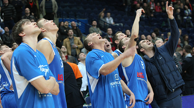 BK "Ventspils" komanda tur pat arēnā pārliecinās, ka bronzas medaļas tiek nepelnīti atņemtas.
Foto: BK "Ventspils"