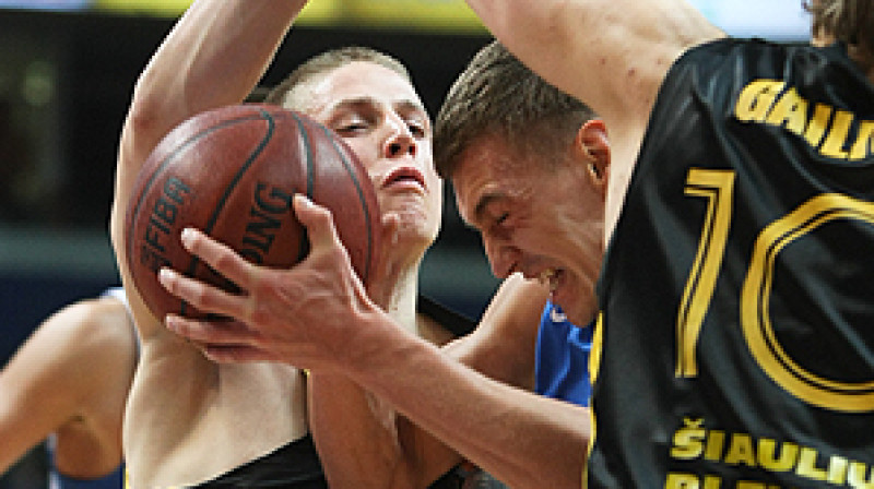 Latviešu BK Ventspils sestdien lietuviešu BK Siauliai apspēlēja basketbola laukumā... Kas notika pēc tam - tā ir leišu iekšējā problēma.