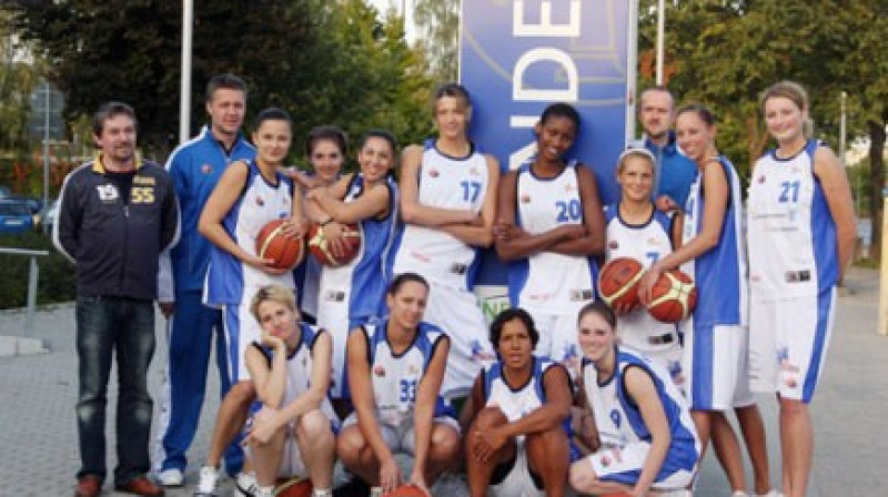 Anita Teilāne ar komandu
Foto: DBBL.de