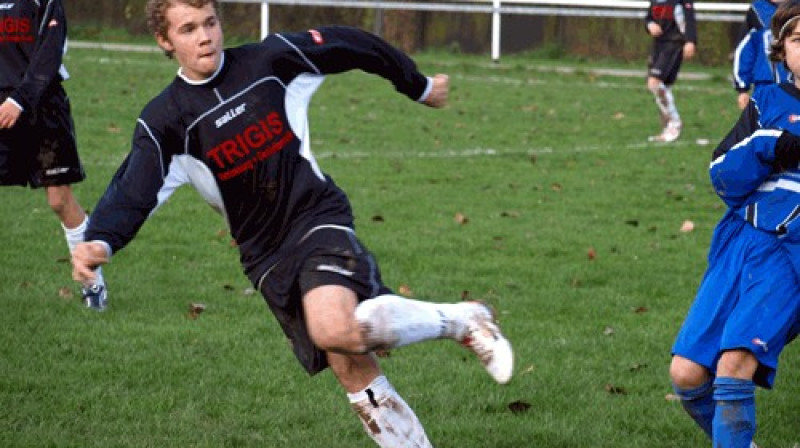 Nils Veipāns gūstot vārtus