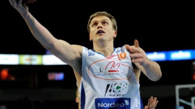 Daiņus Adomaitis, spēlējot Latvijā, bija viens no basketbola kluba "Barons" līderiem
Foto: Romāns Kokšarovs, Sporta Avīze, f64