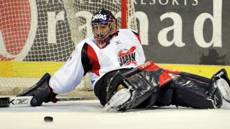 Japānas vārtsargam Masahito Harunam spēlē pret Vāciju bija daudz darba
Foto: AP