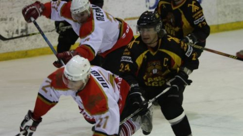 Vienīgo vārtu autors Andrejs Ignatovičs (no labās)
Foto: Ritvars Raits, eSports.lv