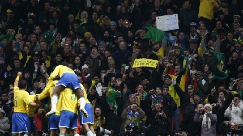 Brazīlieši priecājas par vārtu guvumu
Foto: AFP