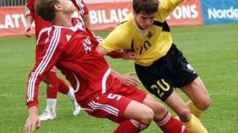 Nikolajs Kozačuks (pa labi) cīņā ar Kasparu Dubru
Foto: Ingus Ozoliņš, eSports.lv